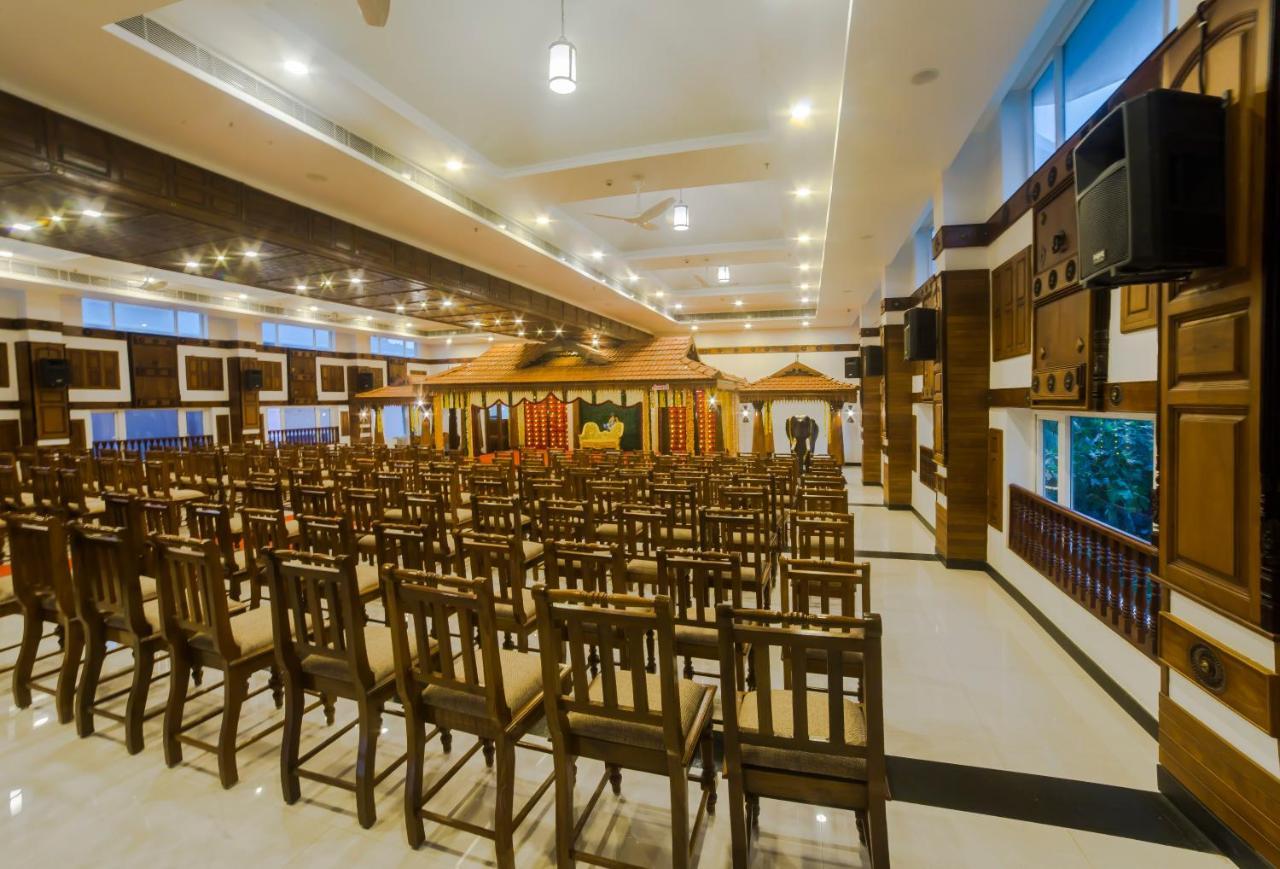 Hotel Guruvayur Darshan Exterior foto